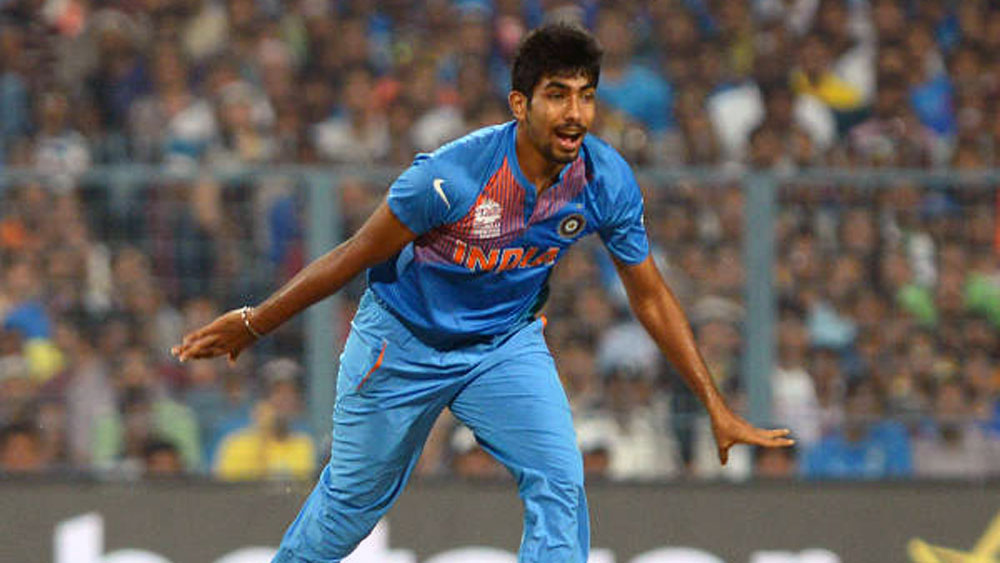 যশপ্রীত বুমরা: শ্রীনাথ-জাহিরদের সঙ্গে এই একাদশের পেস অ্যাটাকে বাড়তি ঝাঁঝ এনে দিতে পারেন বুমরা। এই মুহূর্তে আইসিসি ওডিআই ক্রিকেট র‌্যাঙ্কিংয়ে ২ নম্বরে রয়েছেন তিনি। এখনও পর্যন্ত ৬৪ ওডিআই-তে ১০৪ উইকেট তুলে নিয়েছেন বুমরা। তাঁর সেরা: ২৭ রানে ৫ উইকেট।