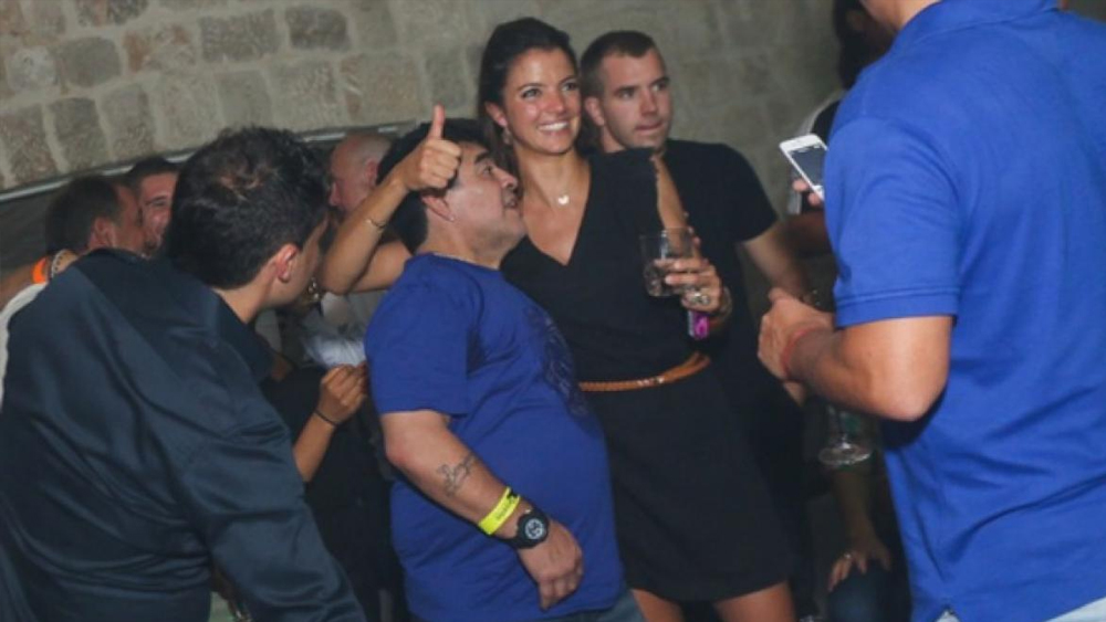 সমস্যা থেকে মুক্তি পেতে কলম্বিয়ায় গ্যাস্ট্রিক বাইপাস সার্জারিও করান তিনি। এর পর তাঁর খাওয়াদাওয়ার উপর চরম নিষেধাজ্ঞা জারি করা হয়। কিন্তু সমস্যা রয়েই গিয়েছিল।