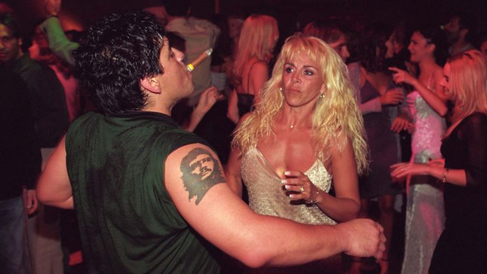 বর্ণময় জীবন গত ২ বছর ঘন ঘন বিধ্বস্ত হয়েছিল শারীরিক সমস্যায়। ২০১৯ সালের জানুয়ারি মাসে তাঁর হার্নিয়া অস্ত্রোপচার হয়। ছিল লিভারে রক্তক্ষরণের সমস্যাও। চলতি বছরের নভেম্বরে তাঁর মস্তিষ্কে অস্ত্রোপচার করা হয়। সুস্থ হয়ে ফিরেছিলেন বাড়িতেও। কিন্তু আর ফিরতে পারলেন না চেনা জীবনের পুরনো ছন্দে।