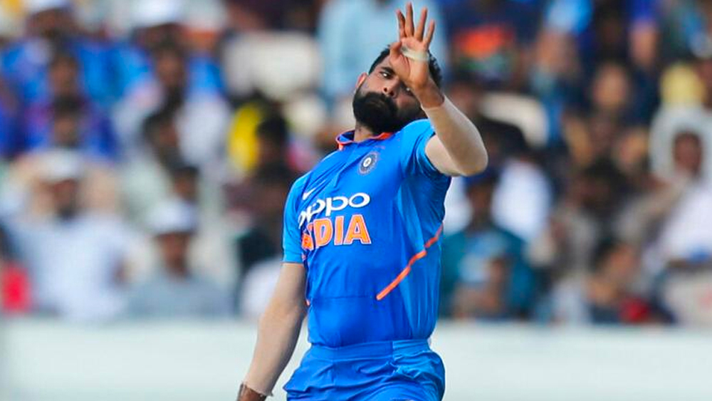 মহম্মদ শামি: বাংলার পেসারের আগুনে গতি অস্ট্রেলিয়ার পিচে ঝড় তুলতেই পারে। অজি ব্যাটসম্যানদের বেগ পেতে হবে তাঁর সুইংয়ের বিষে। তিনি যে প্রথম একাদশে থাকবেন তা বলাই বাহুল্য।