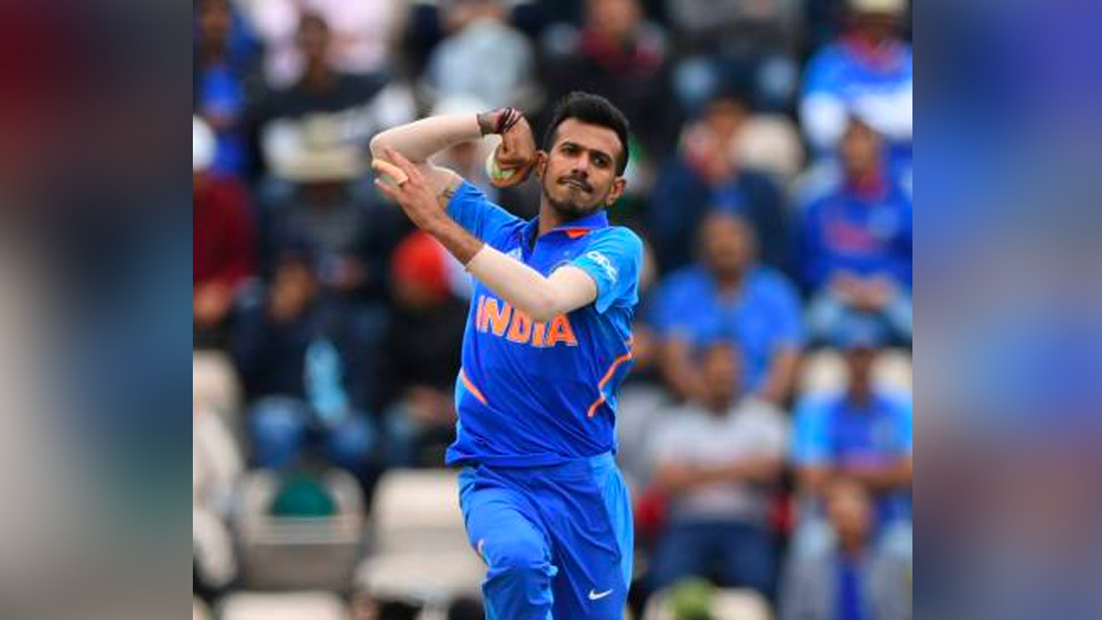 যুজবেন্দ্র চহাল: কুলদীপকে রাখা হয়নি এক দিনের সিরিজে। তাই চহালের কাঁধেই থাকবে স্পিন বিভাগের দায়িত্ব। মাঝের ওভারে রান আটকে রাখার গুরুত্বপূর্ণ কাজ তাঁকেই করতে হবে এই সিরিজে।