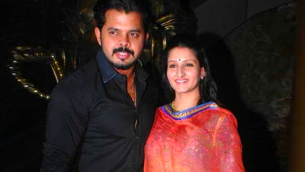 ক্রিকেটার হিসেবে কেরিয়ার ট্র্যাজিক হলেও তাঁর ব্যক্তিগত জীবন বরাবরই রঙিন। জীবনের খারাপ সময়েও তাঁর পাশে থেকেছেন পরিজনরা। জীবনের ছন্দে ফিরে আসার সাহস দিয়েছেন স্ত্রী, ভুবনেশ্বরী কুমারী।