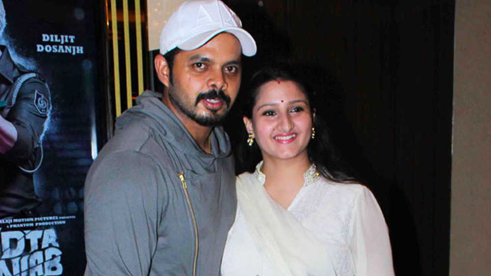 জীবনের কঠিন সময়ে, ২০১৩ সালেই ভুবনেশ্বর কুমারীর সঙ্গে রাজকীয় অনুষ্ঠানে বিয়ে হয় শ্রীসন্থের। রাজকন্যা ভুবনেশ্বরী পেশায় এক জন জুয়েলারি ডিজাইনার। তাঁর পরিবার শ্রীসন্থ পরিবারের পূর্ব পরিচিত। শ্রীসন্থ জানান, তাঁদের বিয়ে অভিভাবকদের ঠিক করে দেওয়া। তিনি ছোটবেলা থেকেই চিনতেন ভুবনেশ্বরীকে। তবে প্রেমের অনুভূতি এসেছে অনেক পরে, ২০১২ সালে।