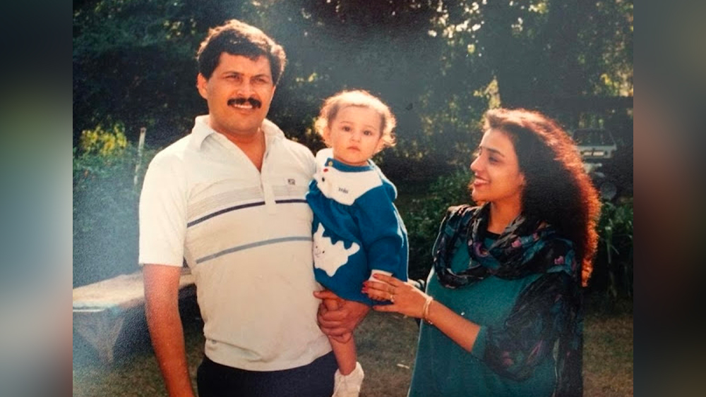 হরিয়ানার অম্বালায় জন্ম পরিণীতির। ব্যবসায়ী বাবার মেয়ের ছোট থেকেই ইনভেস্টমেন্ট ব্যাঙ্কার হওয়ার স্বপ্ন ছিল।