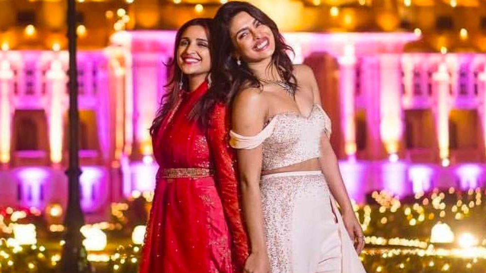 ২০০৯ সালে যখন বিশ্ব জুড়ে চাকরির বাজারে মন্দা দেখা দিয়েছিল, তখন ভারতে ফিরে আসেন তিনি। তখন দিদি প্রিয়ঙ্কা চোপড়ার কাছেই থাকতে শুরু করেন। দিদির সঙ্গেই যশ রাজ ফিল্ম স্টুডিয়োয় যান তিনি।