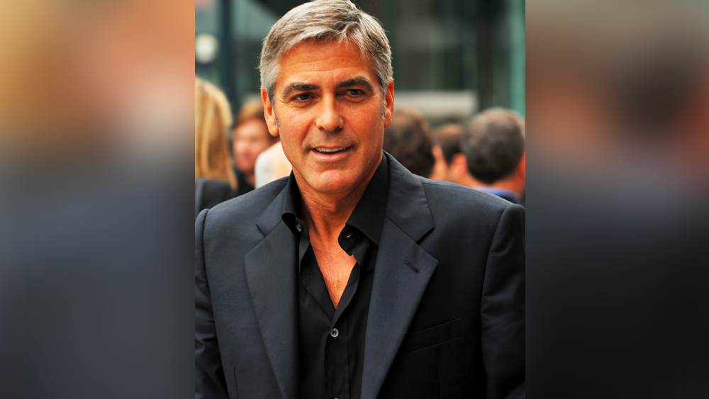 অভিনেতা, প্রযোজক, পরিচালক, স্ক্রিপ্ট রাইটার, প্রেমিক... এতগুলো পরিচয় বোধ হয় কম পড়ে যাচ্ছিল তাঁর জন্য। এ সবের ঊর্ধ্বে তাঁর আরও একটি পরিচয় রয়েছে। এবং সেটা নিয়েই এখন চর্চা শুরু হয়েছে। তিনি এক জন অত্যন্ত ভাল বন্ধু।