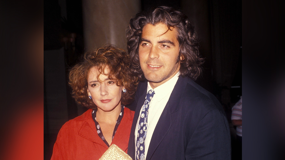 ক্লুনির ব্যক্তিগত জীবনে অনেক ওঠা পড়া গিয়েছে। তাঁর জীবনে বহু বার প্রেম এসেছে কিন্তু দাম্পত্য জীবন ততটা সুখের ছিল না। ১৯৮৯ সালে টালিয়া বালসামের সঙ্গে বিয়ে করেন তিনি। সে বিয়ে ভেঙে গিয়েছিল সেই ১৯৯৩ সালে।