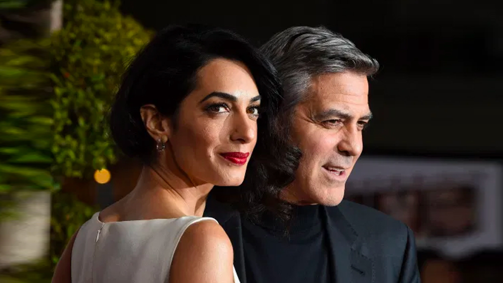 কিন্তু শেষমেশ আমলাকে হারাতে হয়নি ক্লুনিকে। যমজ সন্তান নিয়ে সুখেই রয়েছেন তাঁরা।