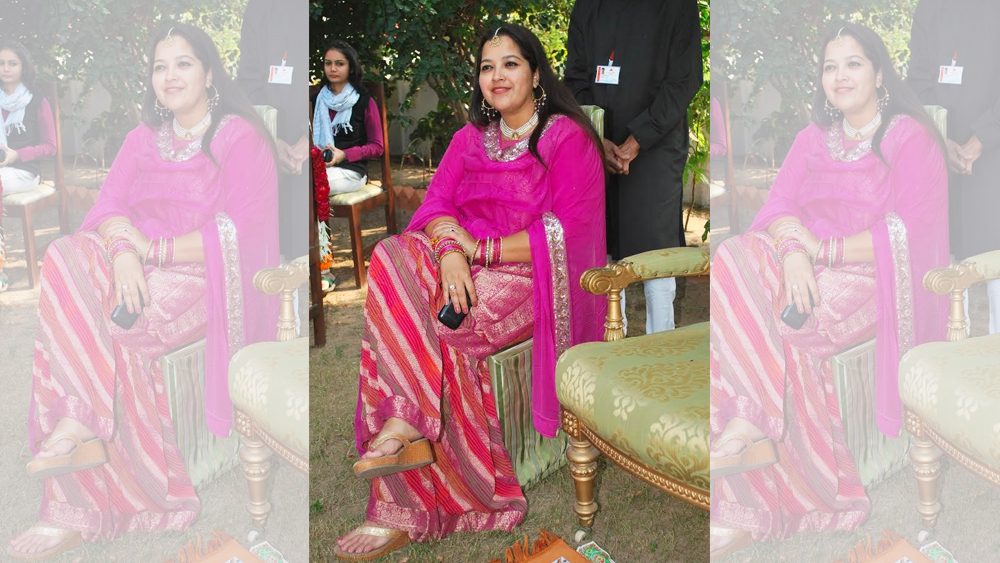 রাজ পরিবারের মেয়ে আলিয়া গ্রামের মানুষদের কাছে তাই ‘ডাইনোসর প্রিন্সেস’।