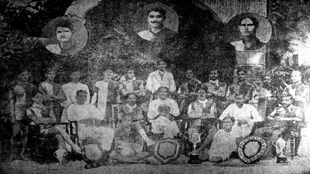 ৮ অগস্ট, ১৯২১। ইতিহাসের প্রথম মোহনবাগান-ইস্টবেঙ্গল ম্যাচ। কোচবিহার কাপের সেই ম্যাচ গোলশূন্যই থেকে যায়। ১০ অগস্ট রিপ্লে খেলা হলে ৩-০ গোলে যেতে সবুজ-মেরুন।