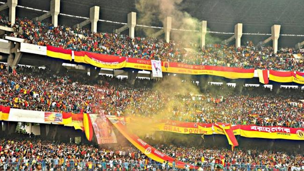 ১৩ জুলাই, ১৯৯৭। ডার্বির ইতিহাসে সব চেয়ে বেশি দর্শক খেলা দেখতে এসেছিলেন। সে দিন ১ লক্ষ ৩১ হাজার দর্শক উপস্থিত ছিলেন যুবভারতী ক্রীড়াঙ্গনে। ইস্টবেঙ্গল ৪-১ গোলে মোহনবাগানকে হারিয়েছিল। ভাইচুং ভুটিয়া হ্যাটট্রিক করেছিলেন। ম্যাচ শুরু হওয়ার দিন কয়েক আগে মোহনবাগান কোচ অমল দত্তর মন্তব্যে তেতে গিয়েছিলেন ইস্টবেঙ্গল ফুটবলাররা। মাঠে নেমে জবাব দিয়েছিলেন পিকে-র ছেলেরা।