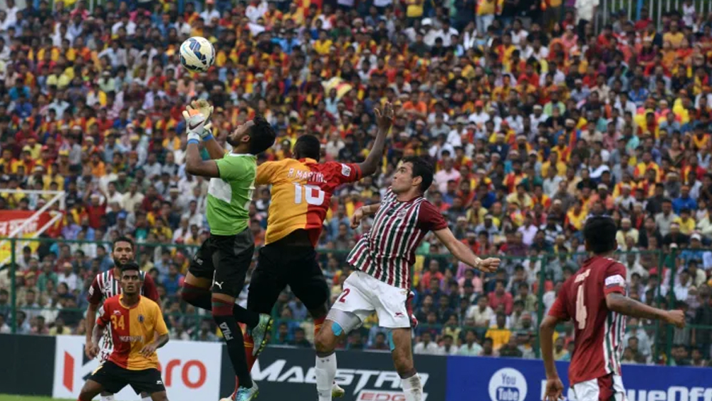 এখনও পর্যন্ত দুই দল মুখোমুখি হয়েছে ৩৭১ বার। যার মধ্যে ইস্টবেঙ্গল জিতেছে ১২৯ বার এবং মোহনবাগান ১২০ বার। এ বার আইএসএল দেখবে দুই প্রধানের মহারণ। মেগা টুর্নামেন্টের প্রথম ডার্বি জিতবে কারা? সেই দিকেই তাকিয়ে সমর্থকরা।