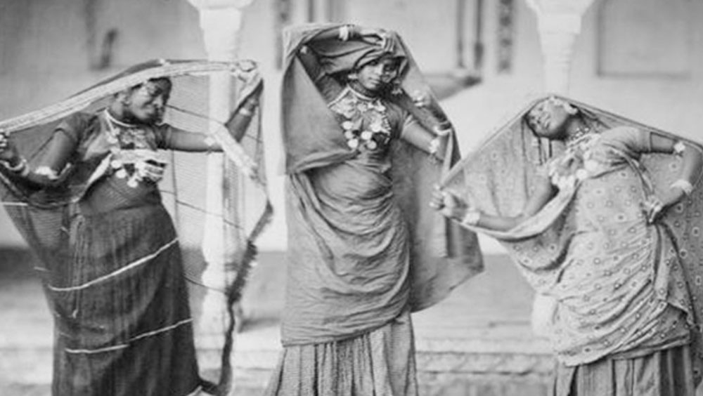 ফাতিমার তিন মেয়ে জুবেইদা, সুলতানা এবং শেহজাদিকেও নবাব নিজের মেয়ে বলে কোথাও উল্লেখ করেননি।