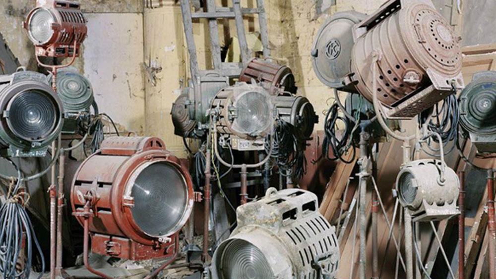 সেই হাতে গোনা কয়েক জনের মধ্যেই অন্যতম ছিলেন ফাতিমা। শুধু অভিনয়েই নিজেকে সীমাবদ্ধ রাখেননি। আরও এক ধাপ এগিয়ে তিনি হাতে ক্যামেরাও তুলে নিয়েছিলেন।