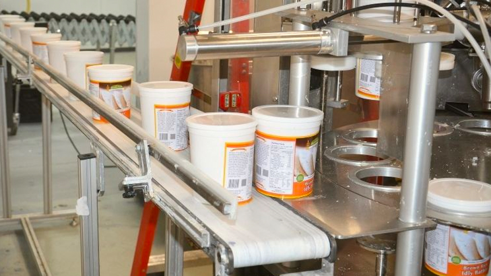 চাকরি ছেড়ে নিজের ব্যবসা শুরু করেন তিনি। প্রথমে হাত লাগিয়েছিলেন কম্পিউটারের বিভিন্ন যন্ত্রাংশ বিক্রির ব্যবসায়। ২০ বছর পরে বুঝেছিলেন এ ব্যবসা তাঁর জন্য নয়। এত চেষ্টার পরও সে ভাবে দাঁড় করাতে পারেননি ব্যবসা।