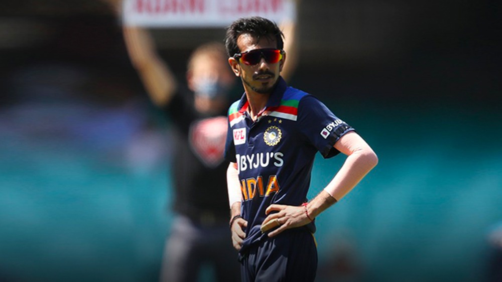 ভারতীয় দল ভুগছিল ষষ্ঠ বোলারের অভাবে। প্রধান ৫ বোলার যখন ব্যর্থ, তখন কোনও বিকল্প ছিল ভারত অধিনায়কের হাতে। দলে হার্দিক থাকলেও তিনি বল করার জন্য এখনও পুরোপুরি ফিট নন। সেই অভাব ঢাকার মতো কেউ নেইও ভারতীয় দলে। এই বিষয়ে দ্রুত ভাবতেই হবে নির্বাচকদের।