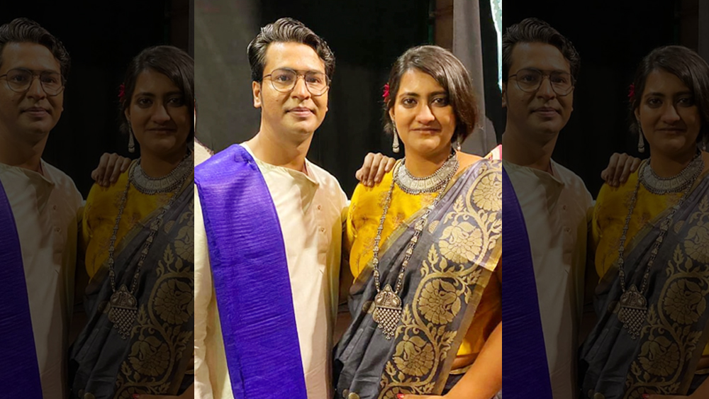 সাদা পাঞ্জাবি-চোস্ত এবং বেগুনি-নীল মেশা রঙের উত্তরীয়তে অনির্বাণ। ধুসর আর হলুদ মেশানো ডিজাইনার শাড়ি ও হলুদ ব্লাউজে মধুরিমা।