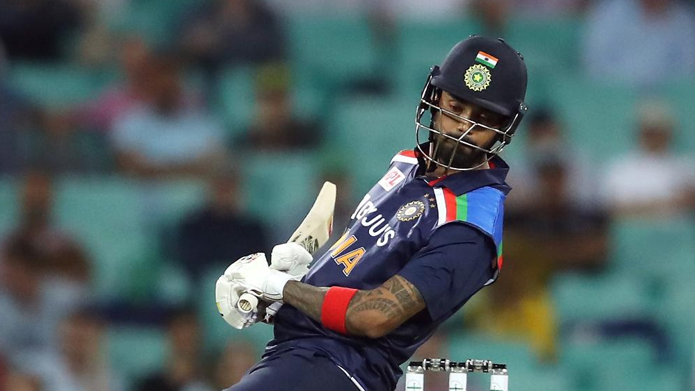 লোকেশ রাহুল: প্রথম ম্যাচে তাঁকে অনেক পরে নামানো হয়েছিল। তবে দল চাইলে ওপেনও করতে পারেন তিনি। এমন এক জন ক্রিকেটারকে দলের বাইরে রাখতে চাইবে না বিরাট বাহিনী।