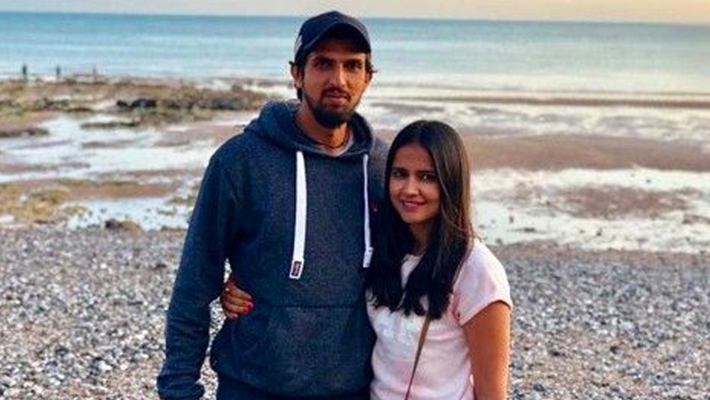 নিজের ম্যাচের জন্য প্রতিমা সব সময় ইশান্তের ম্যাচ দেখতে হাজির থাকতে পারেন না। কিন্তু সেটা নিয়ে তাঁদের দাম্পত্যে সমস্যা হয়নি। নিজেদের মধ্যে বোঝাপড়ায় সব কিছু ঠিক করে নেন দুই খেলার জাতীয় দলের দুই সদস্য।