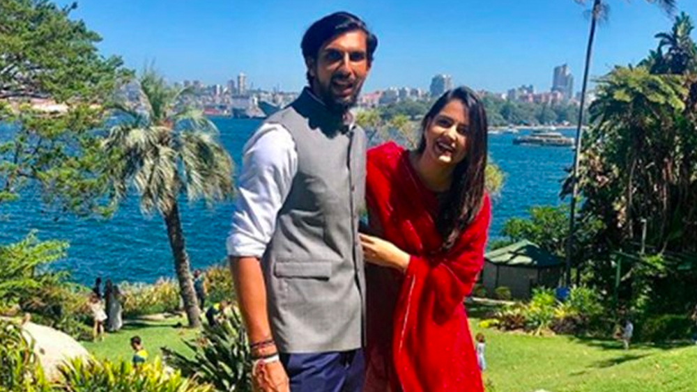 তবে প্রেমপর্বের শুরুতে সব কিছু এত মসৃণ ছিল না। নিজেই জানিয়েছেন ইশান্ত। বলেছেন, তাঁকে পছন্দ করতেন না প্রতিমা। ভারতে যে হেতু ক্রিকেট অন্য সব খেলার তুলনায় অনেক বেশি জনপ্রিয়, প্রতিমার মনে হত ইশান্ত জাতীয় দলের ক্রিকেটার হিসেবে খুব দাম্ভিক।