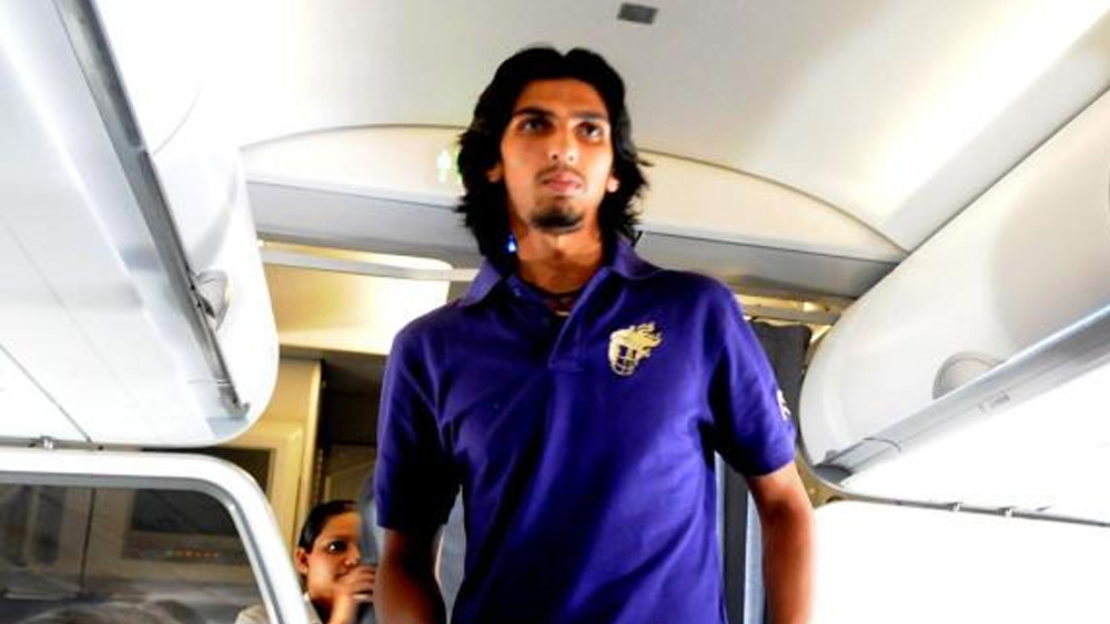 আইপিএল-এ ইশান্ত কেরিয়ার শুরু করেছিলেন নাইট বাহিনীর হয়ে। এর পর তিনি ডেকান চার্জার্স, হায়দরাবাদ, পুণে এবং পঞ্জাবের হয়ে খেলেছেন। বর্তমানে তিনি দিল্লি ক্যাপিটালসের সদস্য।