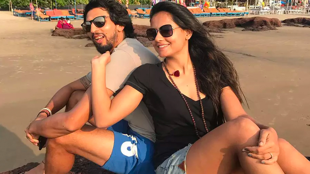 দলগত দু’টি খেলায় দেশকে সাফল্য এনে দেওয়া দুই তারকা খেলোয়াড় মাঠ এবং কোর্টের বাইরে সংসারও করছেন চুটিয়ে।