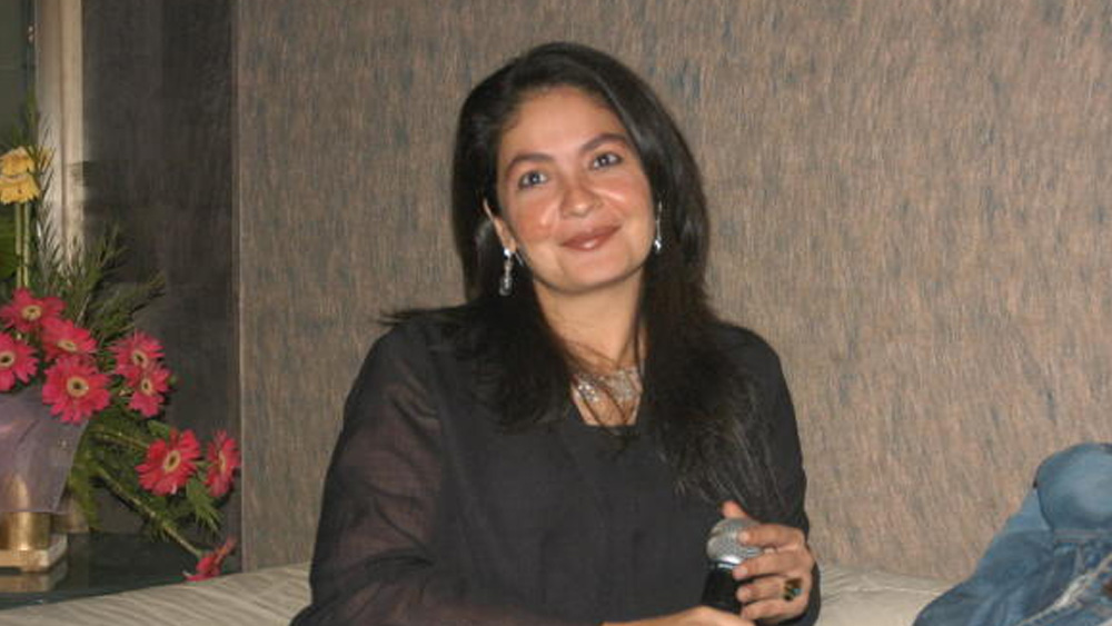 তবে নায়িকা হওয়ার দৌড়ে পূজা আর ফিরতে পারেনি। কয়েক বছর পরে পূজা নিজেই সরে যান অভিনয় থেকে। তিনি বেশি আগ্রহী ছিলেন ক্যামেরার পিছনে কারিগরের ভূমিকায়।