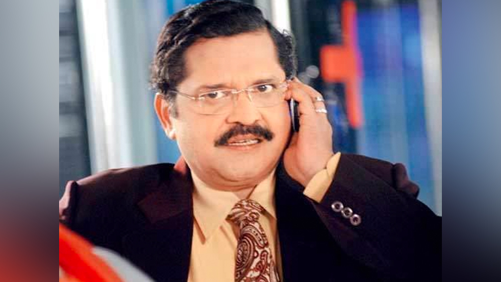 টিকুর অভিনয় যাত্রা শুরু যখন তিনি চতুর্থ শ্রেণিতে পড়তেন তখন থেকেই। স্কুলের নাটক প্রতিযোগিতায় অংশ নেওয়া তখন থেকেই।