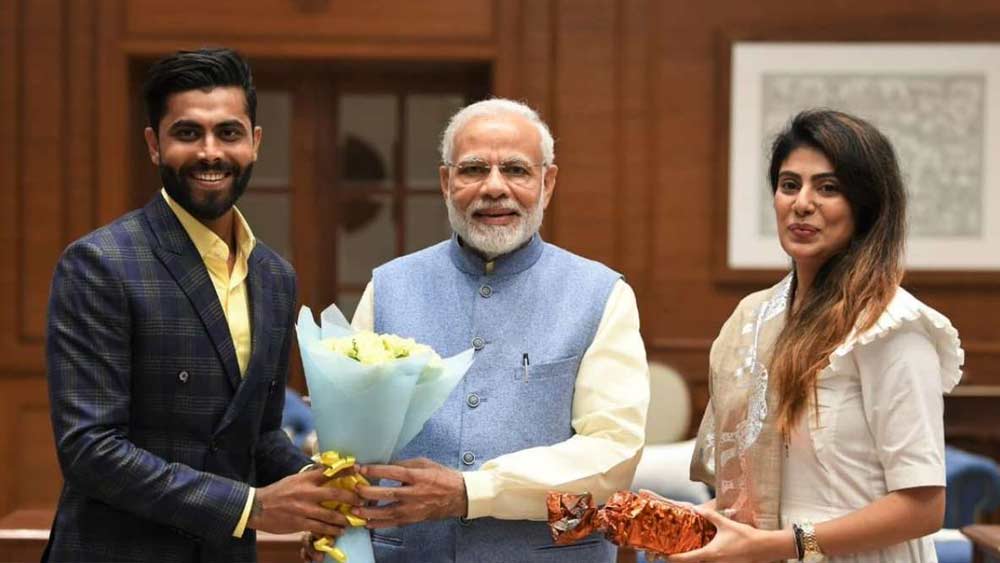 তাঁর রাজনীতিতে যোগদান নিয়ে অনেক দিন ধরেই গুঞ্জন চলছিল। এর আগেও স্বামীর সঙ্গে প্রধানমন্ত্রী নরেন্দ্র মোদীর সঙ্গে দেখা করেন। তাঁকে পুষ্পস্তবক দিয়ে শুভেচ্ছাও জানিয়ে এসেছিলেন। তখনই অনেকে বলেছিলেন রাজনীতিতে পা রাখতে চলেছেন এই ক্রিকেট তারকার স্ত্রী।