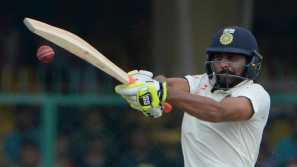 এখনও অবধি ৪৯ টেস্টে তাঁর সংগ্রহ ১৮৬৯ রান। সর্বোচ্চ অপরাজিত ১০০। উইকেট পেয়েছেন ২১৩ টি। ১৬৫ টি ওয়ানডেতে জাডেজার মোট রান ২২৯৬। সর্বোচ্চ ৮৭। উইকেট শিকার ১৮৭ টি।