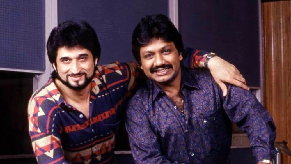 এই ছবিতেই প্রথম বার কাজলের লিপে ছিল নাদিম-শ্রাবণের গান। ‘বেখুদি’-র পর থেকে আরও গভীর হয় তাঁদের বন্ধুত্ব। নাদিম শ্রাবণ যে ছবিতে কাজ করতেন। প্রযোজককে অনুরোধ করতেন যাতে নায়িকার ভূমিকায় কাজলকে নেওয়া হয়।