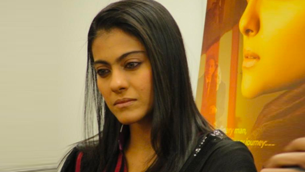 কিন্তু কোনও লাভ হয়নি। কাজলের সব চেষ্টা বিফলেই গিয়েছিল। তাঁর সঙ্গে সম্পর্ক ভাল করার কোনও ইচ্ছে দেখাননি দুই সুরকার।