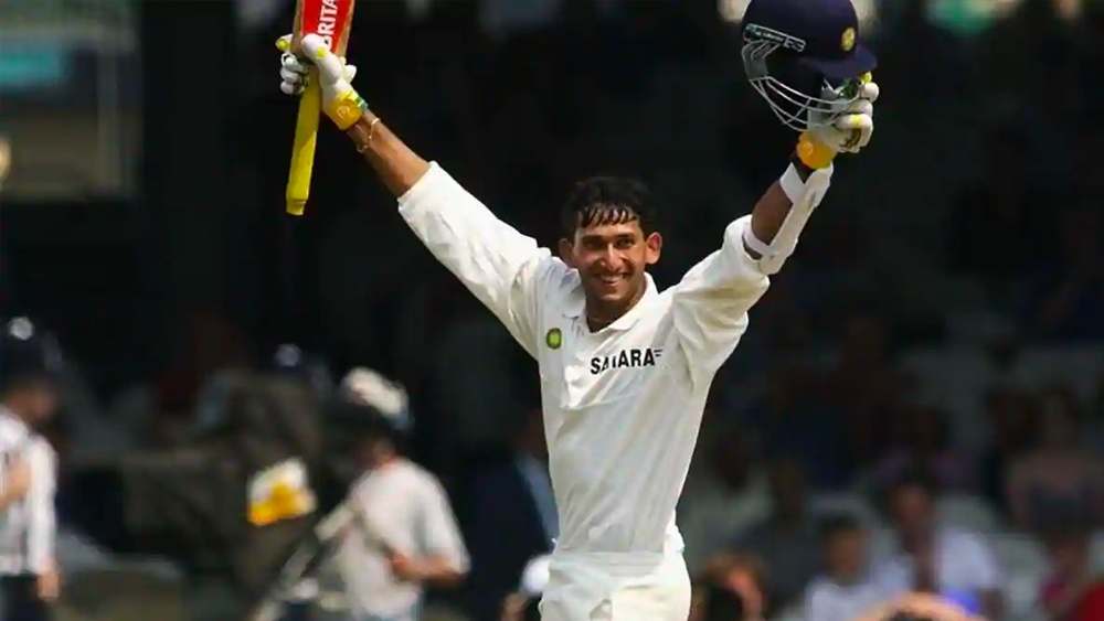 আগরকর সেই মুষ্টিমেয় ভারতীয় ক্রিকেটারদের মধ্যে অন্যতম, যাঁদের লর্ডসের মাটিতে শতরানের রেকর্ড আছে। ২০০২ সালে লর্ডসে ইংল্যান্ডের বিরুদ্ধে ৮ নম্বরে ব্যাট করতে নেমে ১০৯ রানে অপরাজিত ছিলেন তিনি।