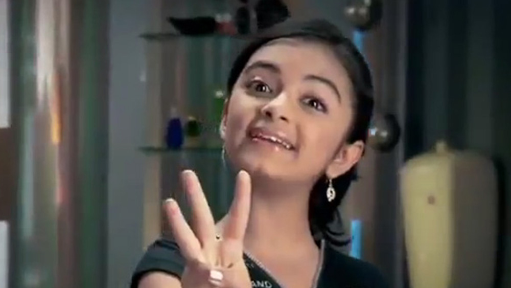 হাল্কা মেজাজে করা সেই রসিকতাই সত্যি হয় শেষ অবধি। গরমের ছুটির শেষে স্কুল খোলার পরে বন্ধুদের মাঝে আর ফিরে আসেনি মুম্বইয়ের বাঈ আভাবাঈ ফ্রামজি পেতিত গার্লস হাই স্কুলের নবম শ্রেণির ছাত্রীটি।