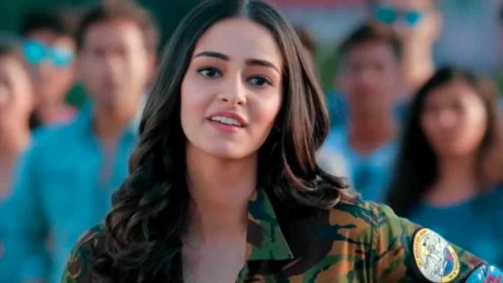 অনন্যার বলি ডেবিউ ২০১৯ সালে ‘স্টুডেন্ট অব দ্য ইয়ার’ দিয়ে। কিন্তু জানেন কি অনন্যার এই দিদিও তাঁর মতোই ইন্টারনেটের খুব পরিচিত মুখ?