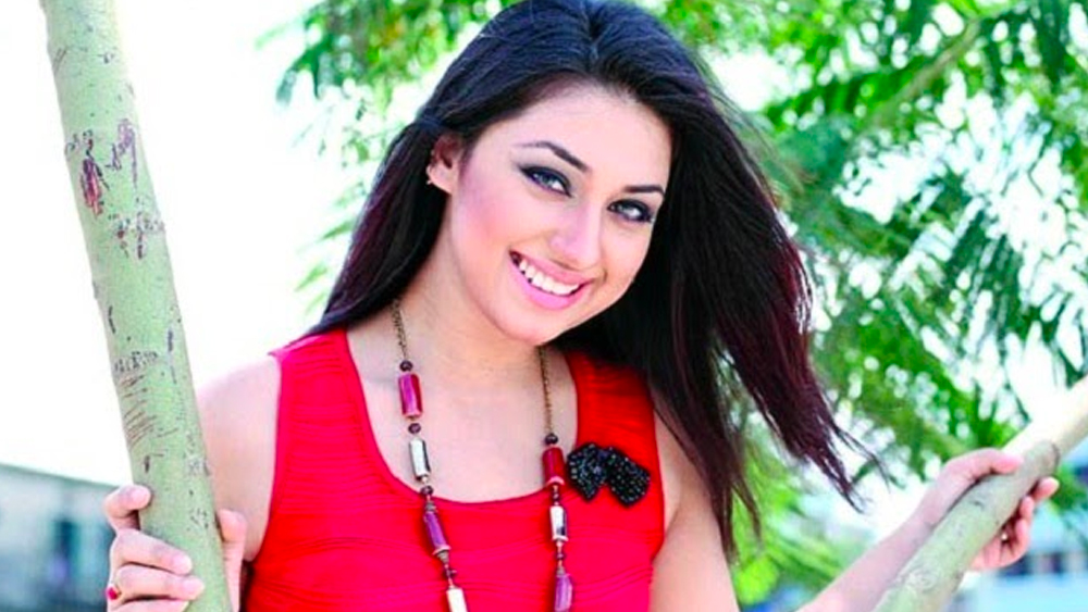 অপুর জন্ম ১৯৮৯ সালের ১১ অক্টোবর বাংলাদেশের বগুড়া জেলায়। উপেন্দ্রনাথ এবং শেফালি বিশ্বাসের ৩ মেয়ে এবং ১ ছেলের মধ্যে অপু ছিলেন সবথেকে ছোট। জন্মের পরে তাঁর নাম ছিল অবন্তী। পরে অভিনেত্রী জীবনে তিনি পরিচিত হন নতুন নামে।