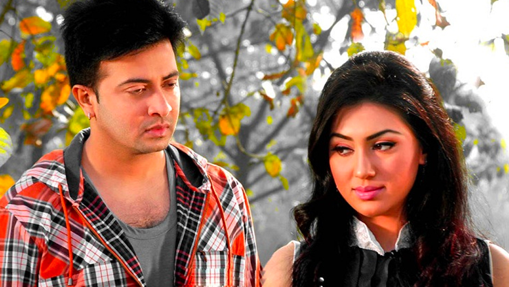 তবে এক দশকের পরে গোপন বিয়ের কথা প্রকাশ্যে আনার আরও নেপথ্য কারণ আছে। সে রকমই গুঞ্জন পদ্মার ও পারে। কিছু বছর আগে বাংলাদেশের আর এক নায়িকা শবনম বুবলির সঙ্গে শাকিব একটি ছবি তোলেন। ‘ফ্যামিলি টাইম’ ক্যাপশন দিয়ে সোশ্যাল মিডিয়ায় তা শেয়ার করেন বুবলি। এর পরই অপু-শাকিব সম্পর্কের অবনতি ঘটে। একইসঙ্গে জল্পনা কল্পনায় লাগাম দিতে তাঁদের গোপন বিয়ের কথা প্রকাশ করেন অপু।