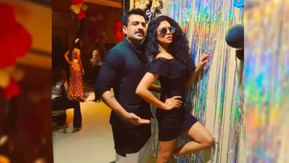 বিগ বসের বাড়িতে কবিতার আগমনে খুবই খুশি হয়েছিলেন এজাজ।