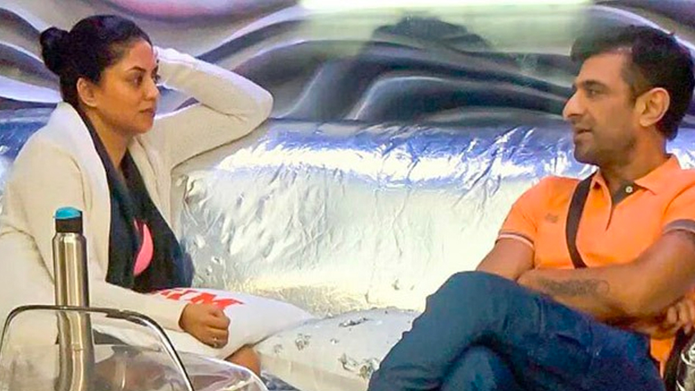 এর পর টিভির পর্দায় এজাজের সঙ্গে তাঁর বন্ধুত্বের খুঁটিনাটি সব শেয়ার করেছিলেন কবিতা।