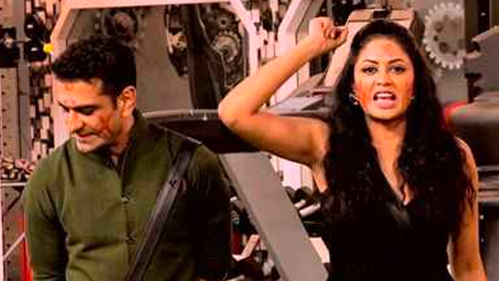 কবিতা বলেছিলেন লকডাউনের মধ্যে খাবার দেওয়া-সহ অন্য নানা ভাবে তিনি সাহায্য করেছিলেন এজাজকে।