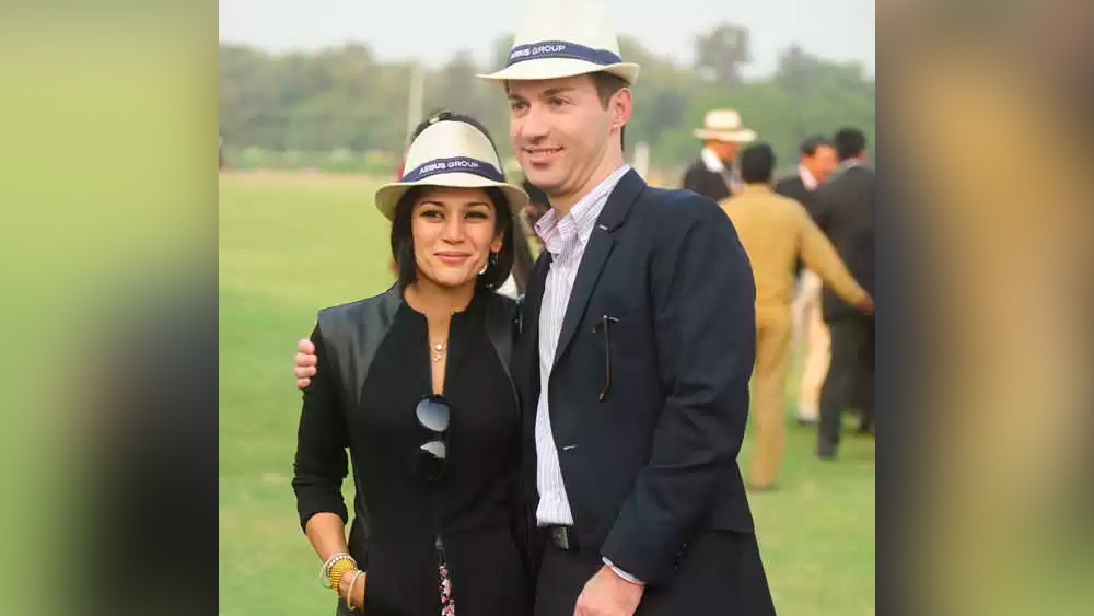 ২০০৯ সালে বয়ফ্রেন্ড লরেন রিনশেটের সঙ্গে এনগেজমেন্ট হয় কোয়েলের।