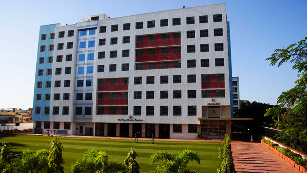 ঐশ্বর্যার পরিবার আদতে তামিল। দীর্ঘ দিন ধরে তাঁরা মুম্বইবাসী। সেখানেই ১৯৯৭-এর ১২ জানুয়ারি জন্ম ঐশ্বর্যার। ডক্টর পিল্লাই গ্লোবাল অ্যাকাডেমির প্রাক্তনী ঐশ্বর্যা বরাবরই মেধাবী।