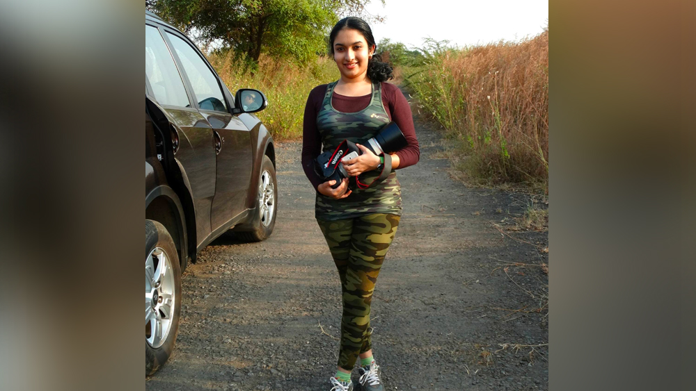 গত বছর জুন মাসে জোনাকিদের উড়ানের সেই ছবি কোনও কিছু ভেবে তোলেননি ঐশ্বর্যা। ফ্রেমও করেছিলেন বেশি কিছু হিসেব না করে। বেহিসেবি সেই ভাল লাগাই এনে দিল শ্রেষ্ঠত্বের কুর্নিশ।