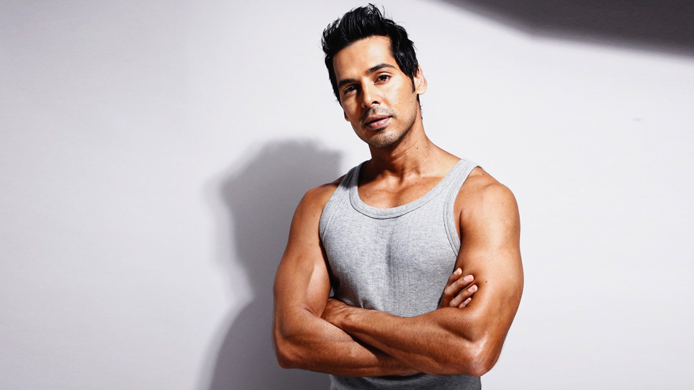 ২০০০ সালে ডিনো অভিনয় করেন তামিল ছবি ‘কান্দুকোন্দাইন কান্দুকোন্দাইন’-এ। বলিউডের তুলনায় তিনি অনেক বেশি জনপ্রিয়তা পেয়েছিলেন দক্ষিণী ইন্ডাস্ট্রিতে অভিষেকের পরে।