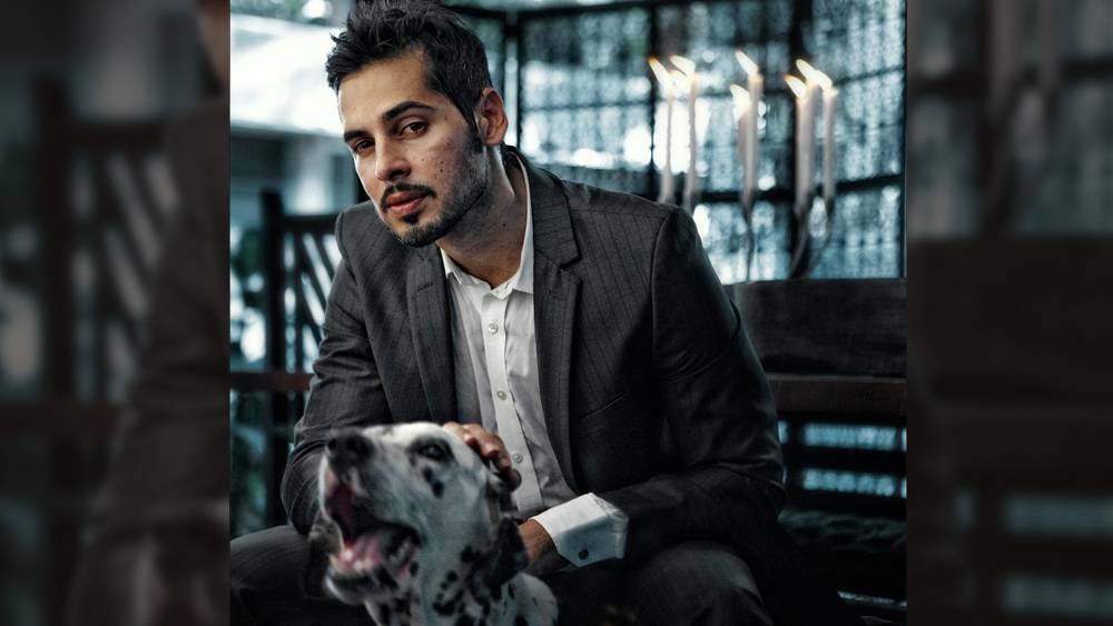 তবে ছবির সুযোগ এলেও ডিনো রয়ে যান পিছনের সারিতেই। প্রত্যাশিত জনপ্রিয়তা অধরাই থেকে যায়। অভিনয়ের সুযোগ কমে যাওয়ায় শেষে তিনি প্রযোজক হিসেবে কাজ করতে শুরু করেন। ২০১২ সালের ছবি ‘জিসম টু’ ছিল তাঁরই প্রযোজিত।