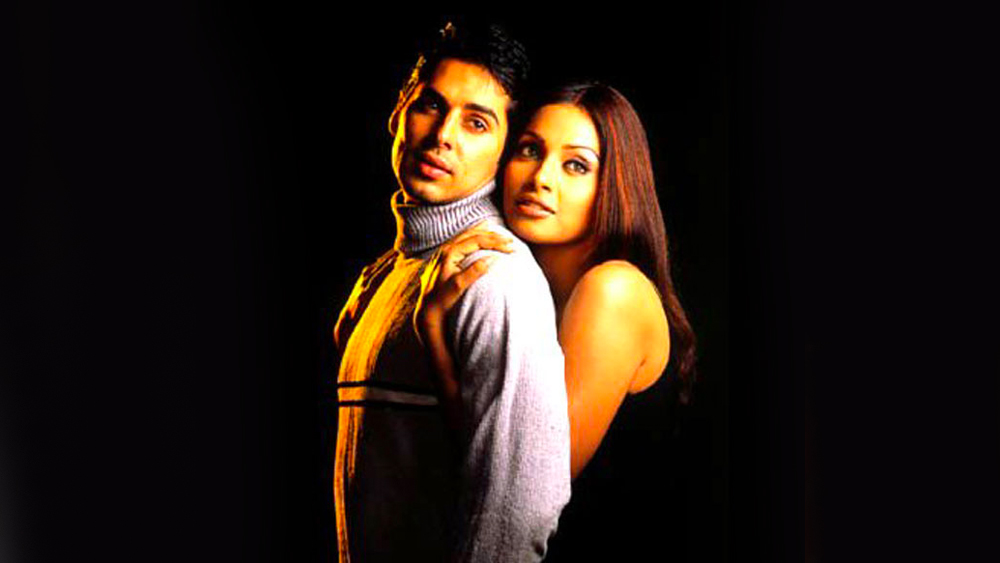 কেরিয়ারের মতো টানাপড়েনের সাক্ষী থেকেছে ব্যক্তিগত পরিসরে ডিনোর সম্পর্কও। ‘রাজ’ ছবির নায়িকা বিপাশা বসুর সঙ্গে দীর্ঘ দিন সম্পর্ক ছিল ডিনোর। প্রায় ৬ বছরের সম্পর্ক শেষ হয়ে যায় ২০০২ সালে।