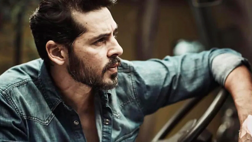 ডিনোর কথায়, এক জন অভিনেতা বা অভিনেত্রী চাইবেনই তাঁর সন্তানকে সাহায্য করতে। তার মধ্যে তিনি দোষের কিছু দেখেন না। ‘রাজ’-এর নায়ক মনে করেন, স্বজনপোষণ একটা সময় অবধি সাহায্য করতে পারে। কিন্তু শেষ অবধি জয়ী হয় প্রতিভাই।