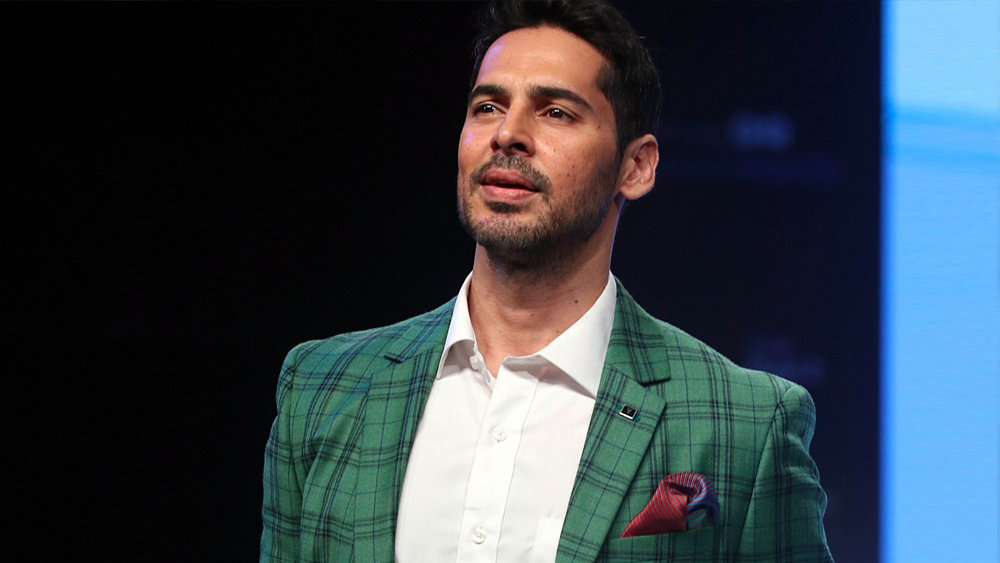 অভিনয়ে সে ভাবে এখন দেখা না গেলেও ডিনো সক্রিয় ফ্যাশন দুনিয়ায়। এ ছাড়াও রেস্তরাঁ এবং ফিটনেস সেন্টারের মালিক তিনি।