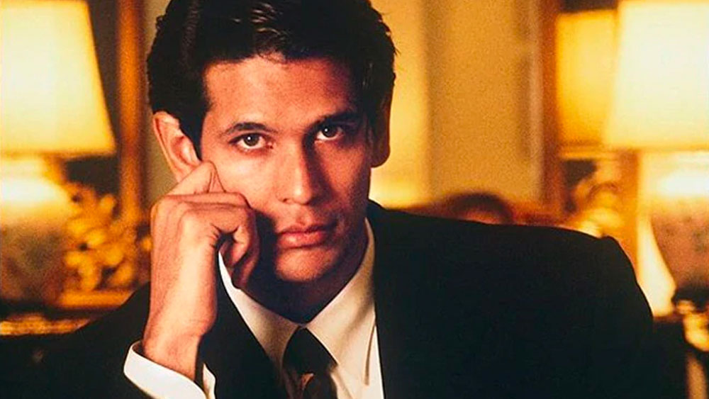 কিন্তু এই ইঞ্জিনিয়ারের মন পড়ে ছিল মডেলিংয়ে। ১৯৮৯ সালে ‘থ্যাকার ফ্যাব্রিক’-এর হয়ে তাঁর প্রথম মডেলিং। পারিশ্রমিক পেয়েছিলেন ৫০ হাজার টাকা।