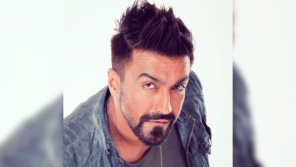 জীবনের না পাওয়া গুলোকে বড় করে দেখতে চান না আশিস। বরং, সিদ্ধিদাতা গণেশের ভক্ত এই অভিনেতা খুশি থাকতে চান জীবনে যা পেয়েছেন, সে সব নিয়েই।